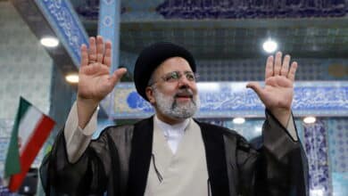 إيران تطالب برفع العقوبات من أجل إحياء اتفاق 2015