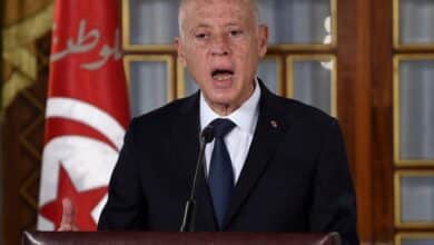 الرئيس التونسي يحاول فرض سيطرته على الكثير من السلطات