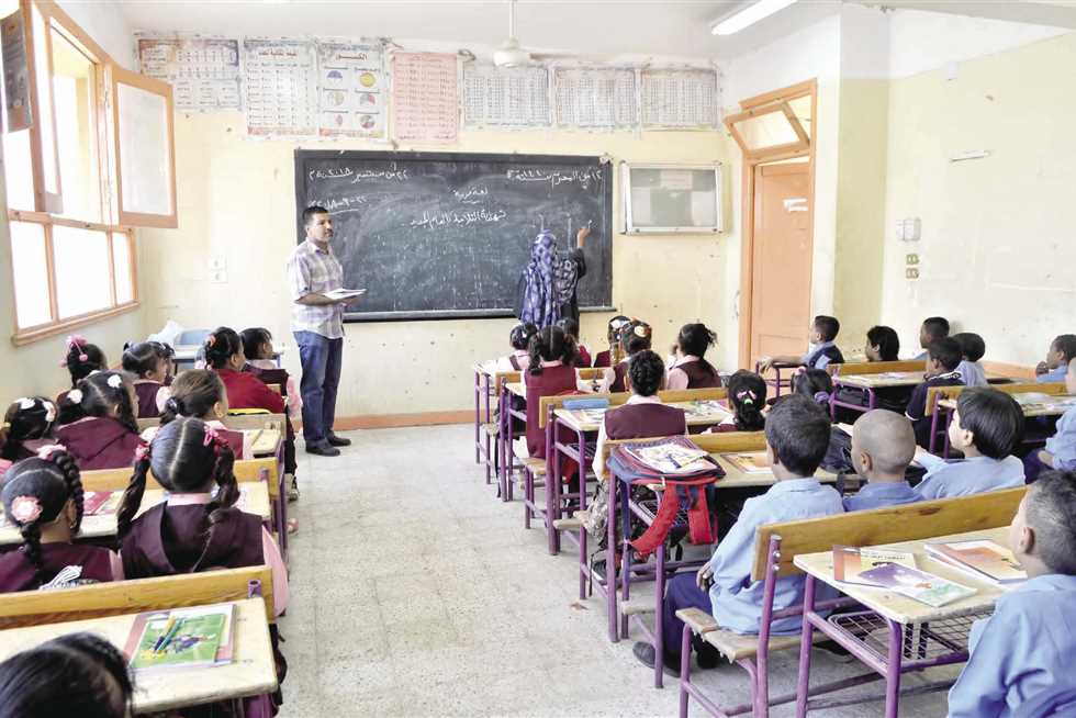 مجلس الوزراء يصدق على تكلفة 1.8 مليار لسد عجز المعلمين