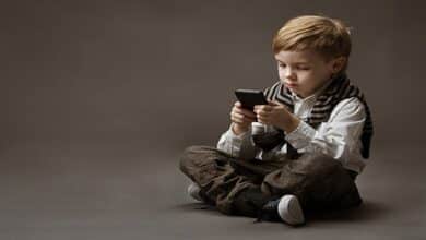 استعمال الأطفال للهواتف الذكية