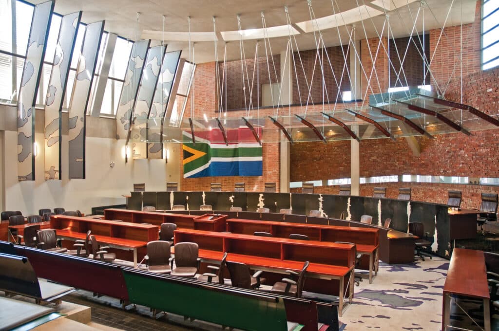 رئيس جنوب إفريقيا يأمر بتعيين القاضي "ريموند زوندو" قاضيا للمحكمة العليا للبلاد لمكافحة الفساد
