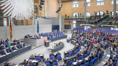 البرلمان الألماني يلغي القانون الإجباري لتناول جرعات فيروس كورونا
