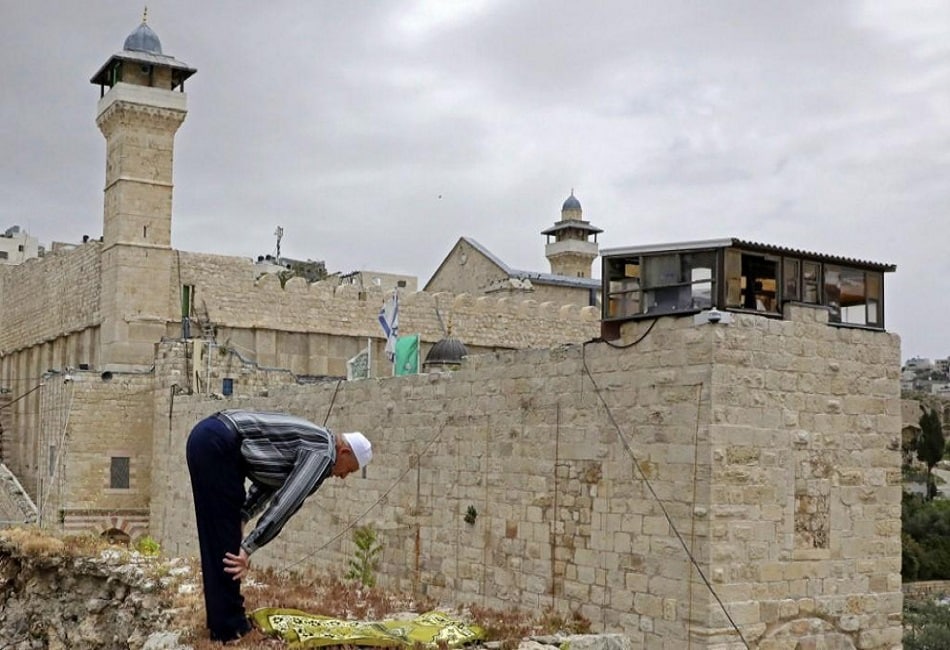 الخارجية الفلسطينية تدين رفع العلم الإسرائيلي على الحرم الإبراهيمي